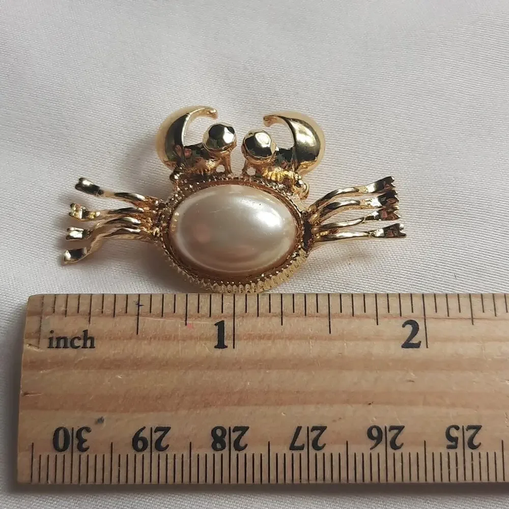 Gold & Pearlescent Crab Cancer Sign Brooch
